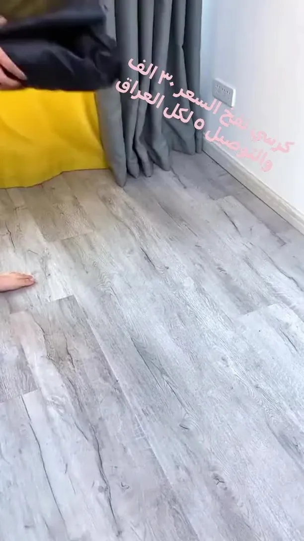 Inflatable chair with free pump