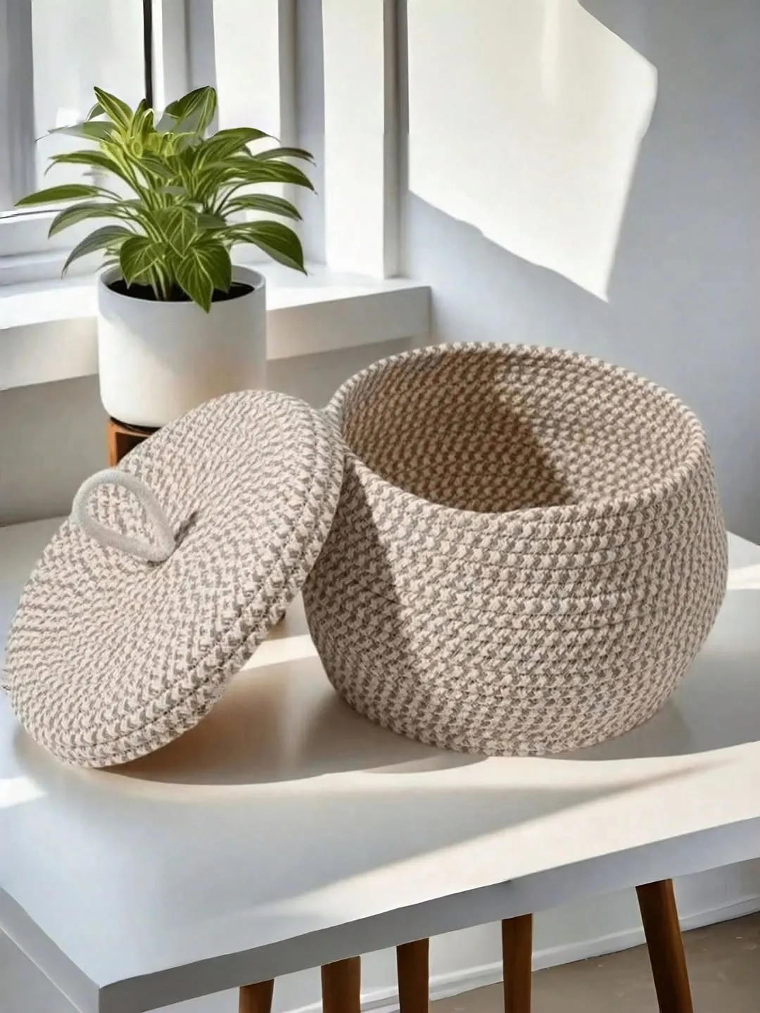 Modern U-Shaped Wall Hanging Vase