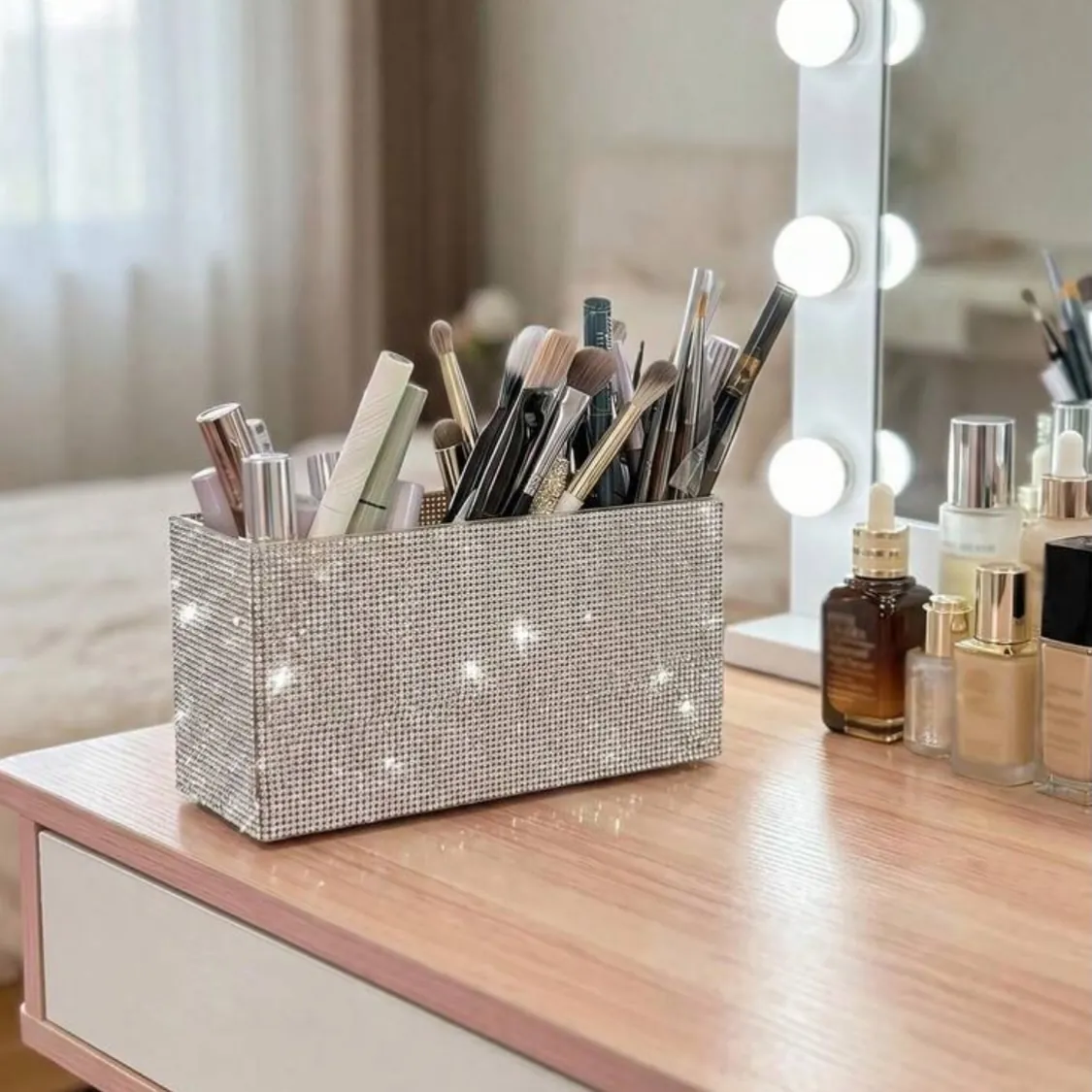 Lip-Shaped Makeup Brush Holder