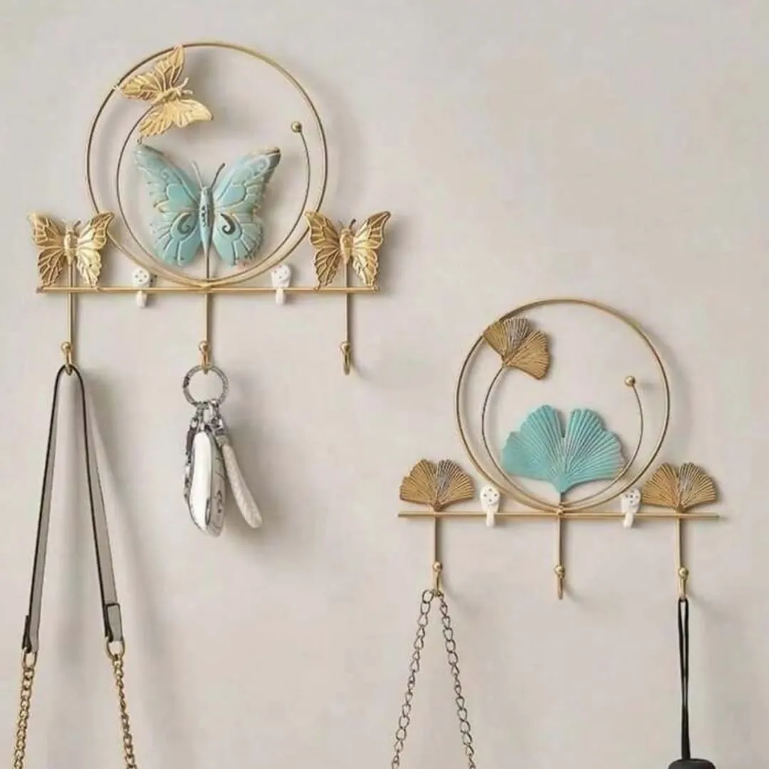 Wall-Mounted Decorative Shelf with Hooks
