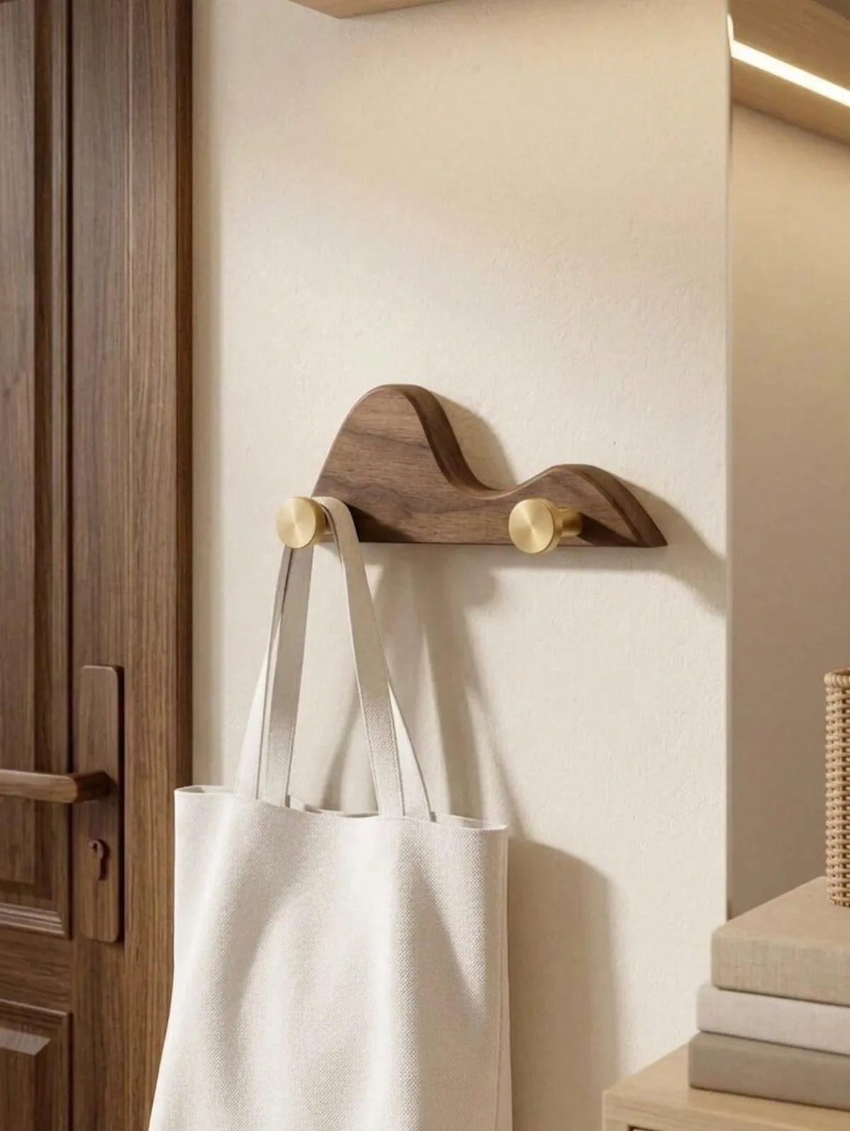 Modern Wall-Mounted Decorative Shelf with Vase