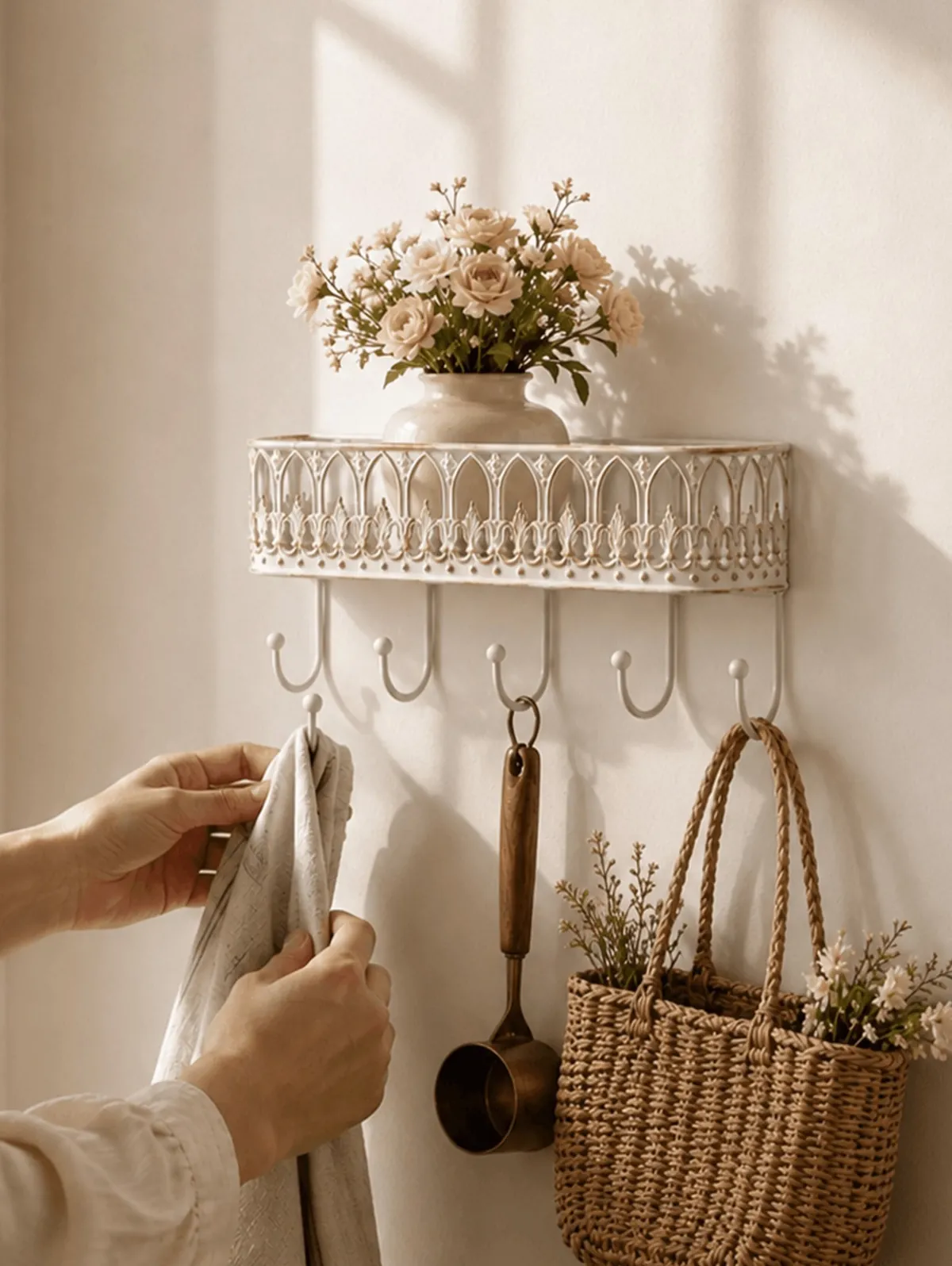 Modern Wall-Mounted Decorative Shelf with Vase