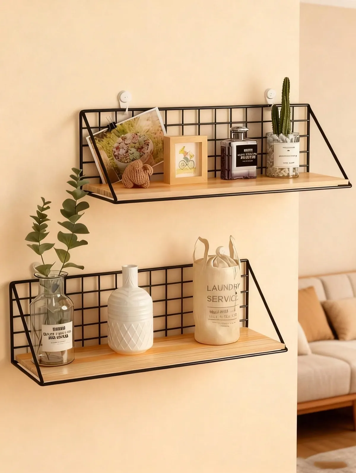 Modern Wall-Mounted Decorative Shelf with Vase
