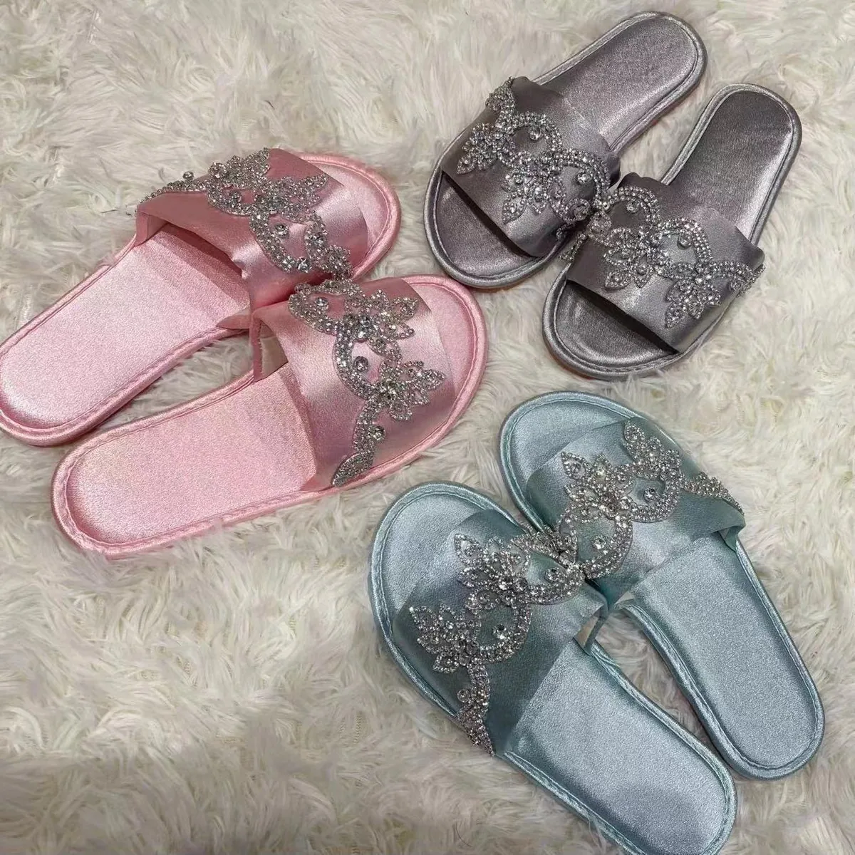 Women's Fuzzy Bow Slippers