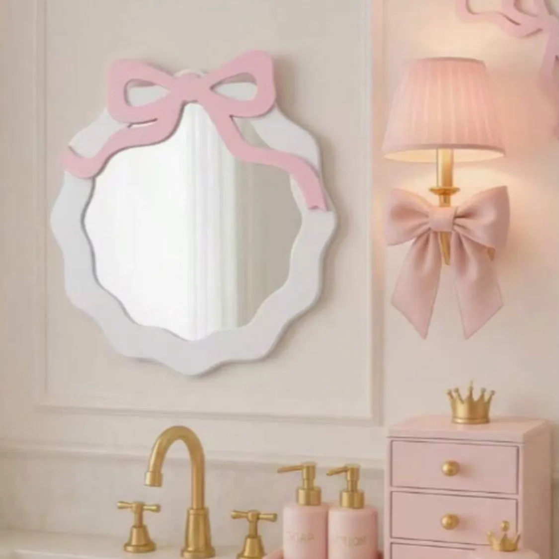Elegant Decorative Mirror and Lamp Set