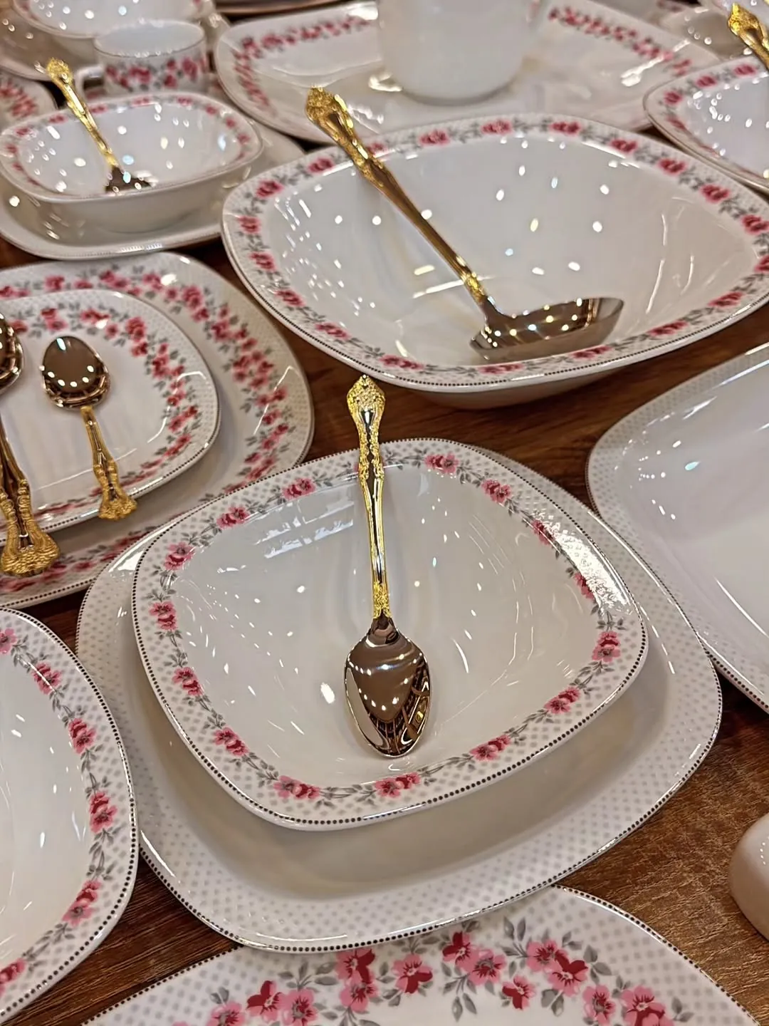 Zarin 73-Piece Floral Dinner Set (12 Person)