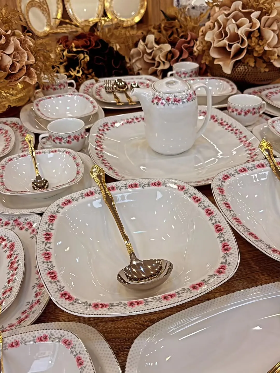 Zarin 73-Piece Floral Dinner Set (12 Person)