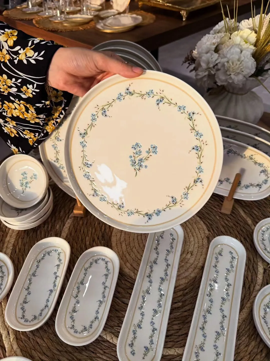 Floral Pattern Dinnerware Set