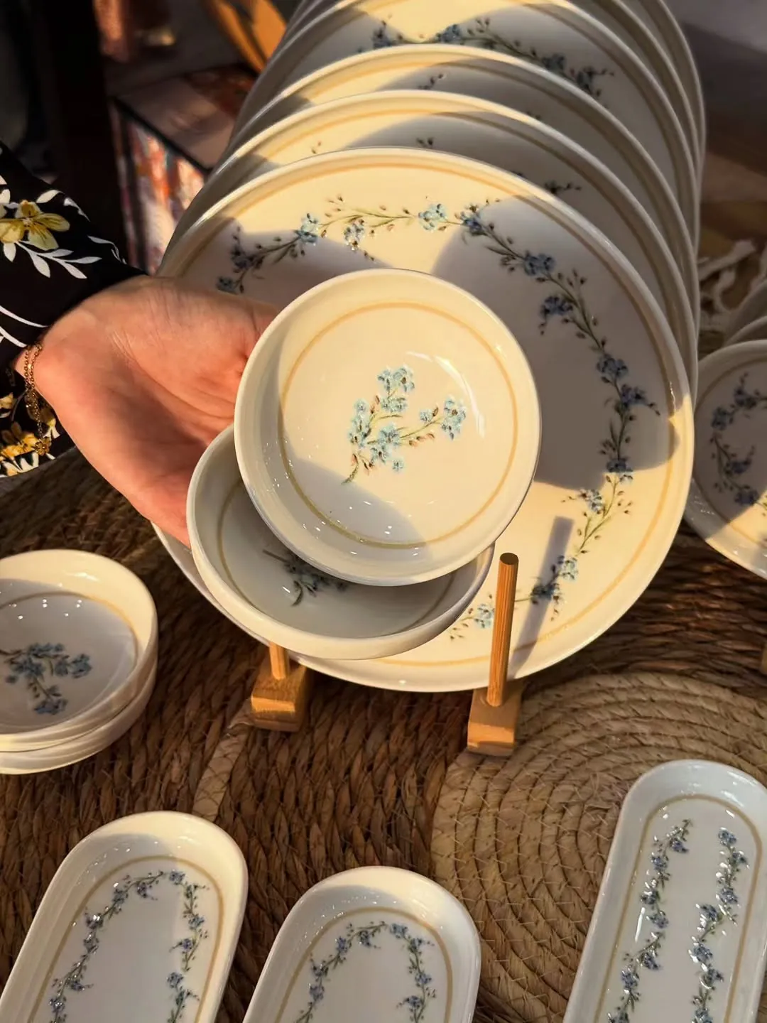 Floral Pattern Dinnerware Set