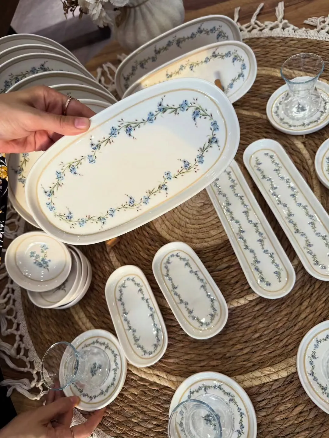 Floral Pattern Dinnerware Set