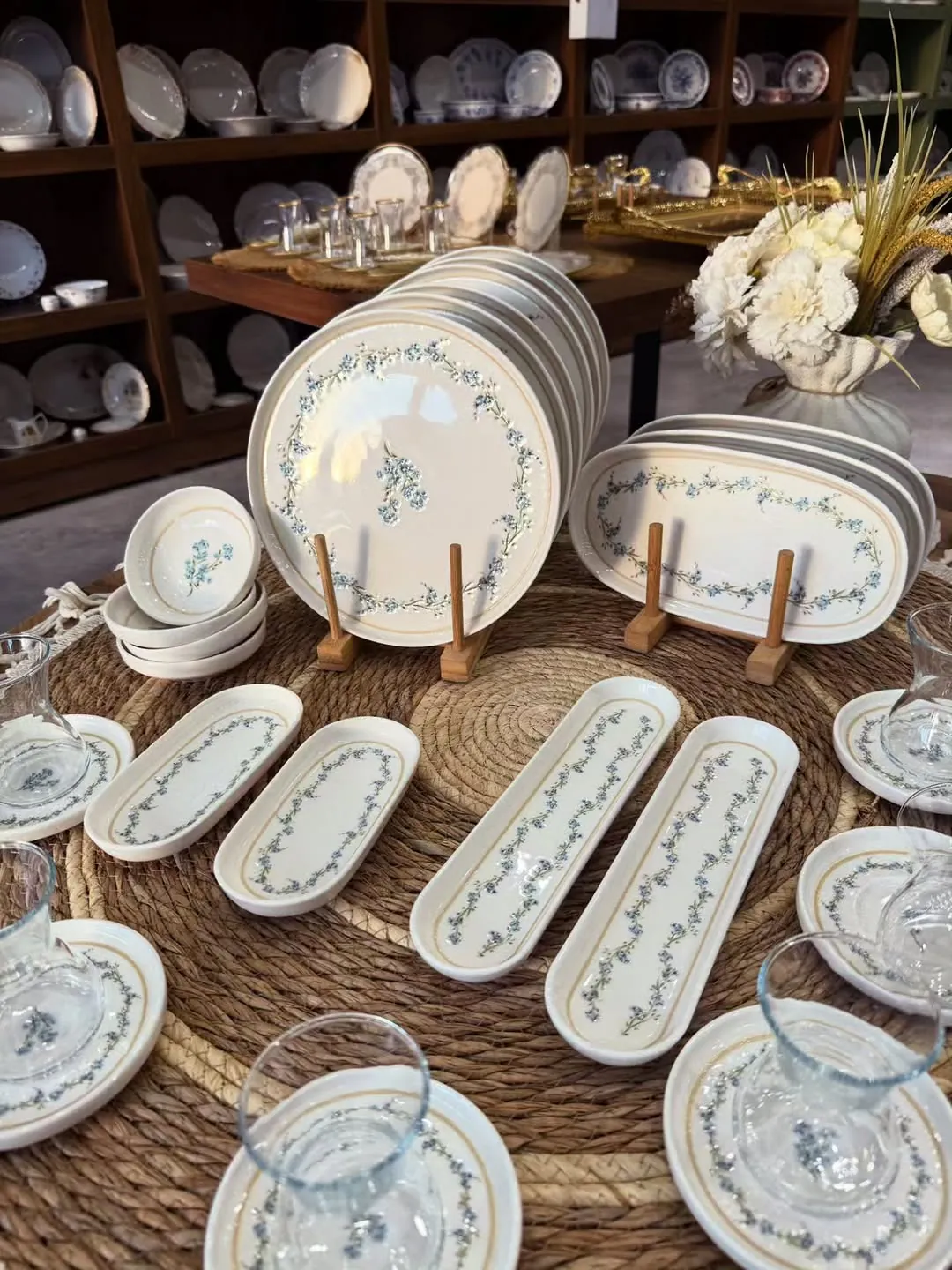 Floral Pattern Dinnerware Set
