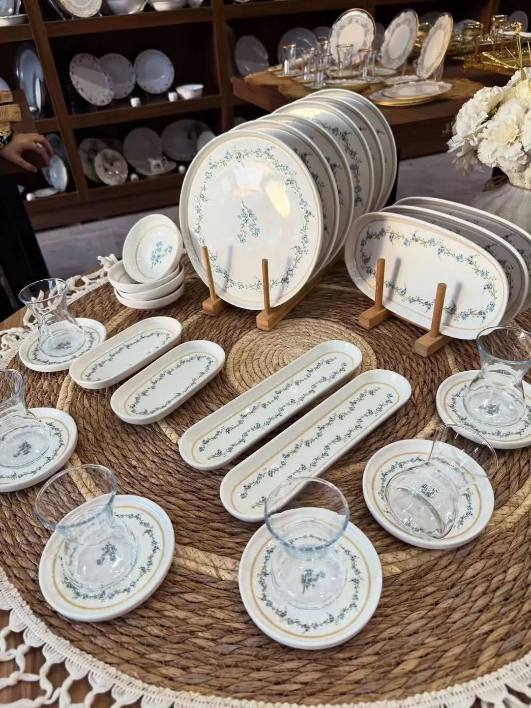 Floral Pattern Dinnerware Set