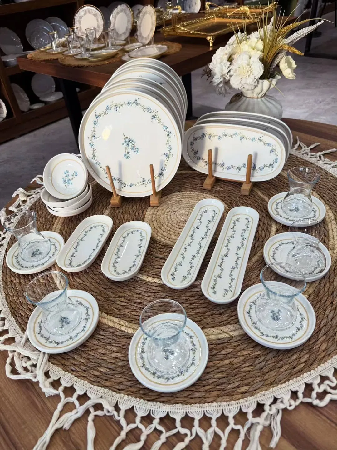Floral Pattern Dinnerware Set