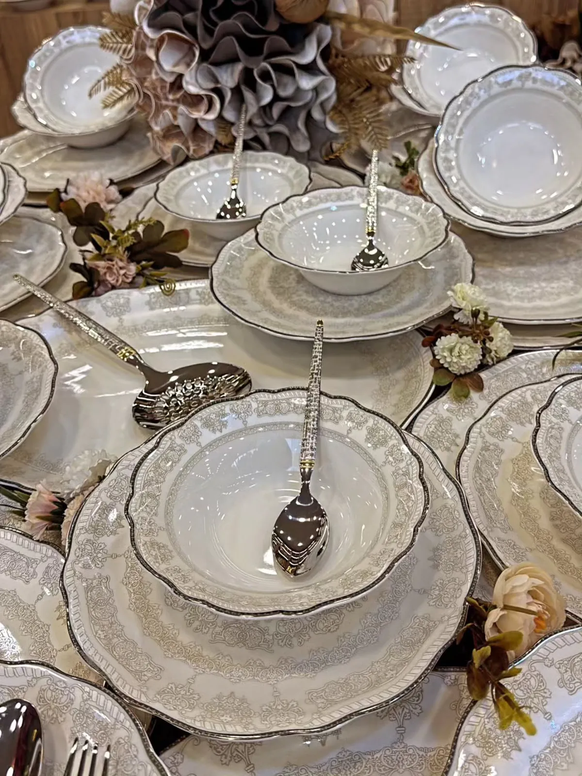 Design Elizabeth UK Dinnerware Set