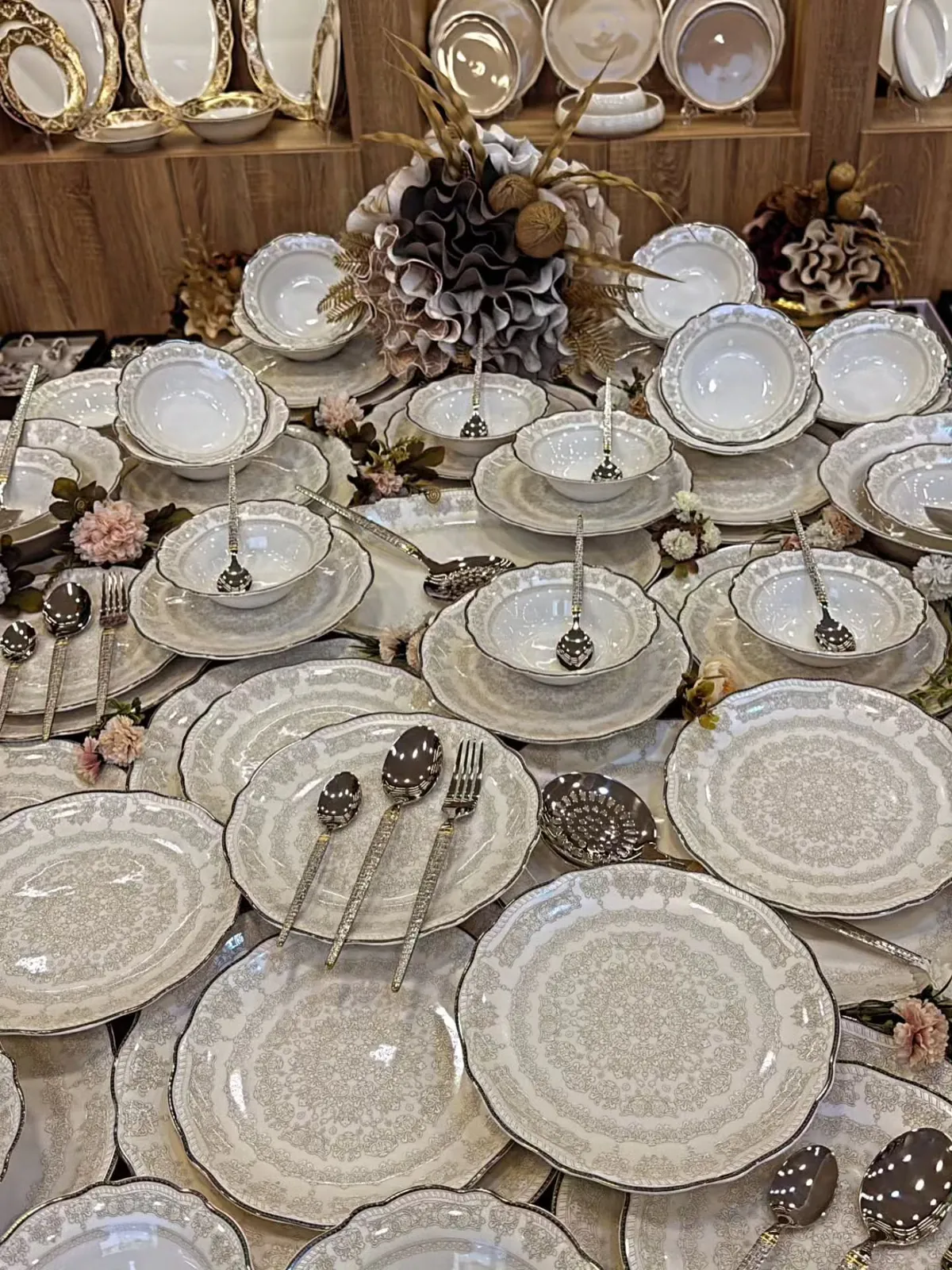 Design Elizabeth UK Dinnerware Set