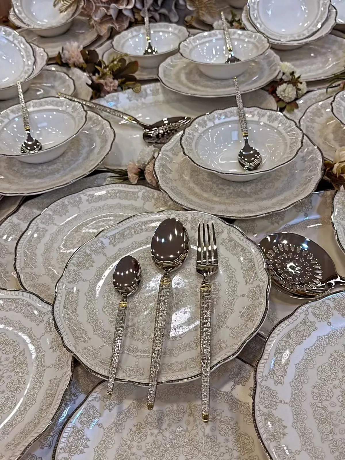 Design Elizabeth UK Dinnerware Set