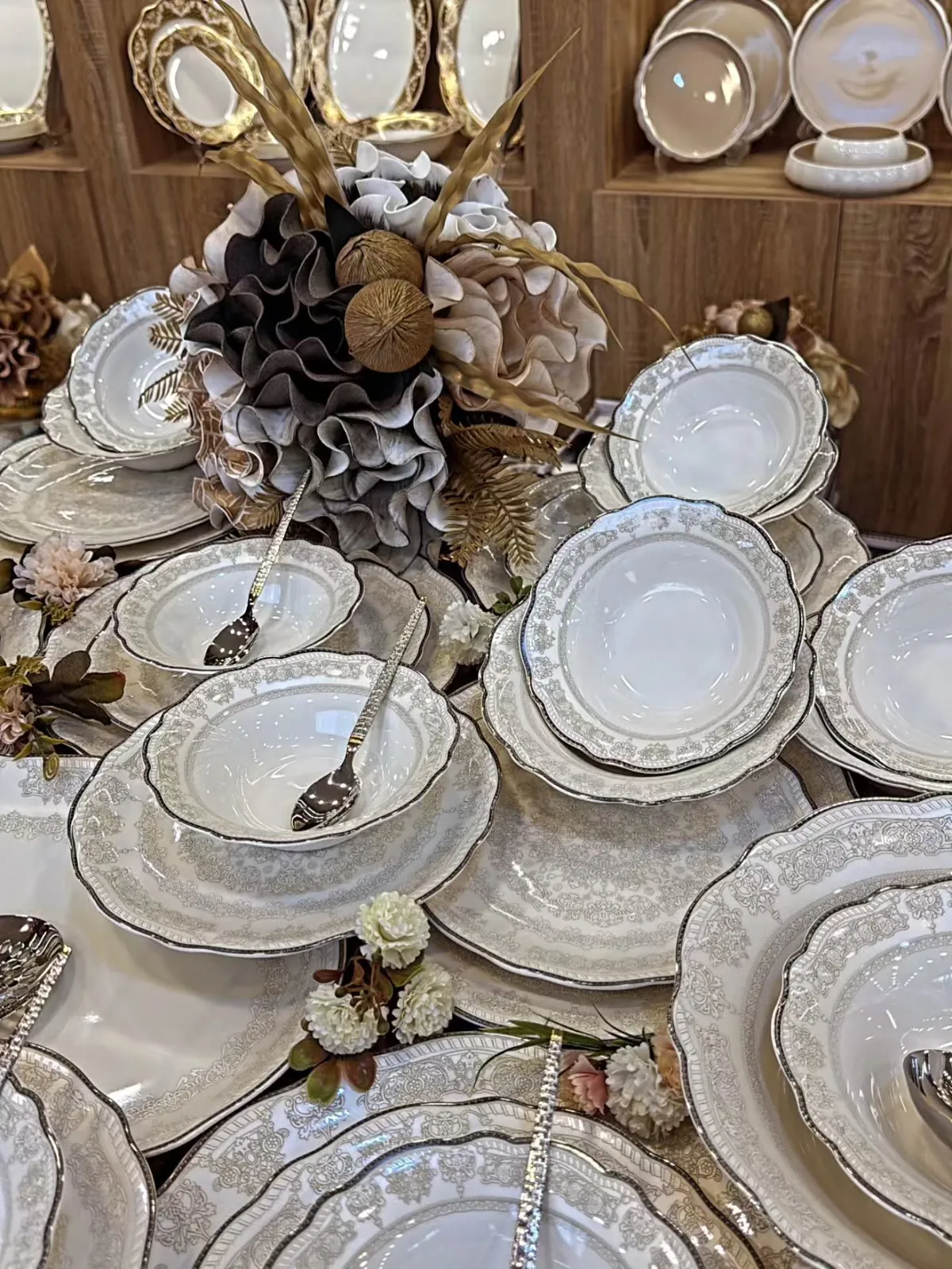 Design Elizabeth UK Dinnerware Set