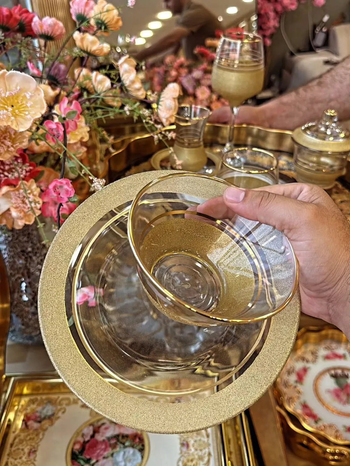Elegant Gold Tea Cup and Saucer Set