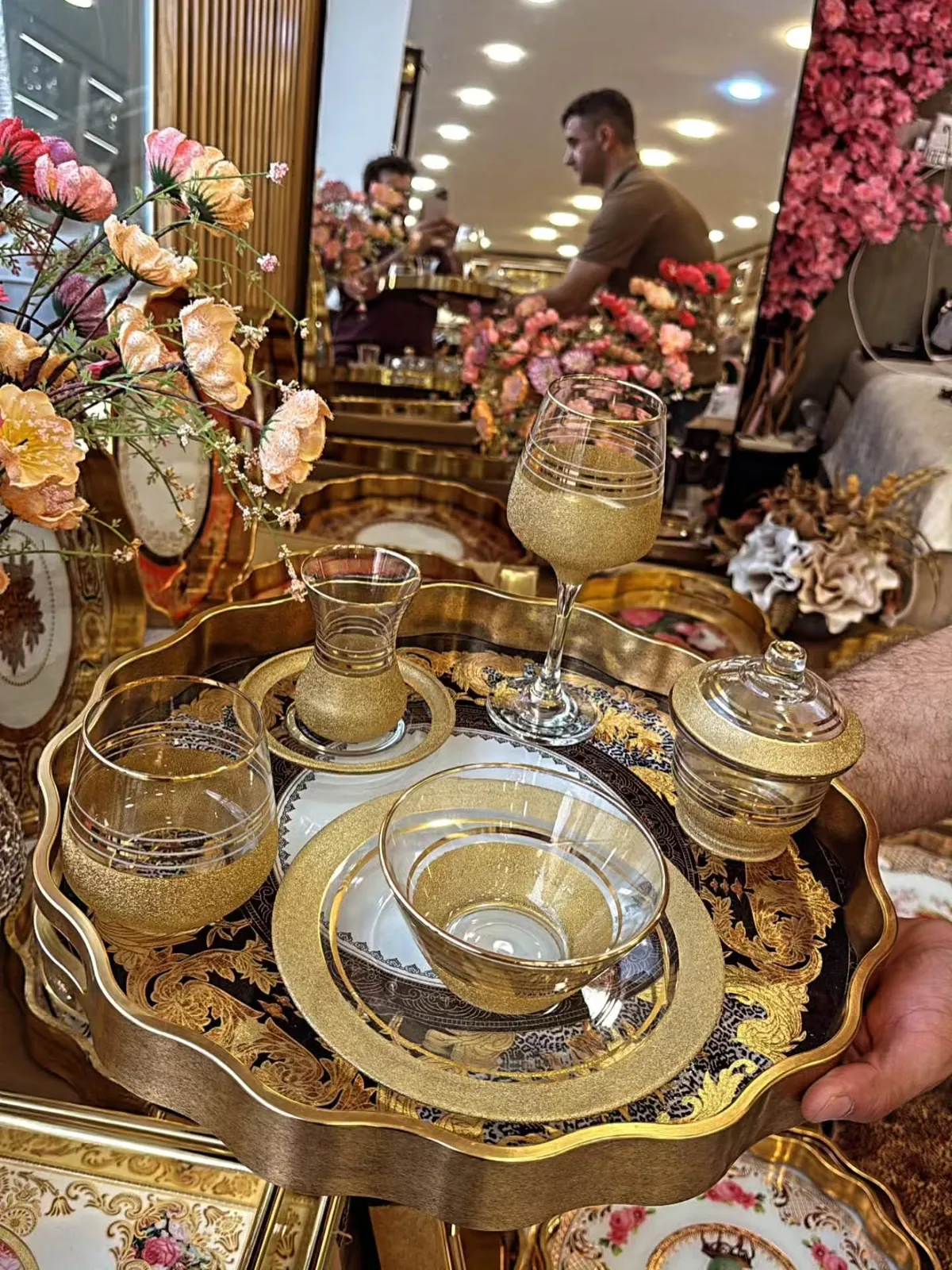 Elegant Gold Tea Cup and Saucer Set