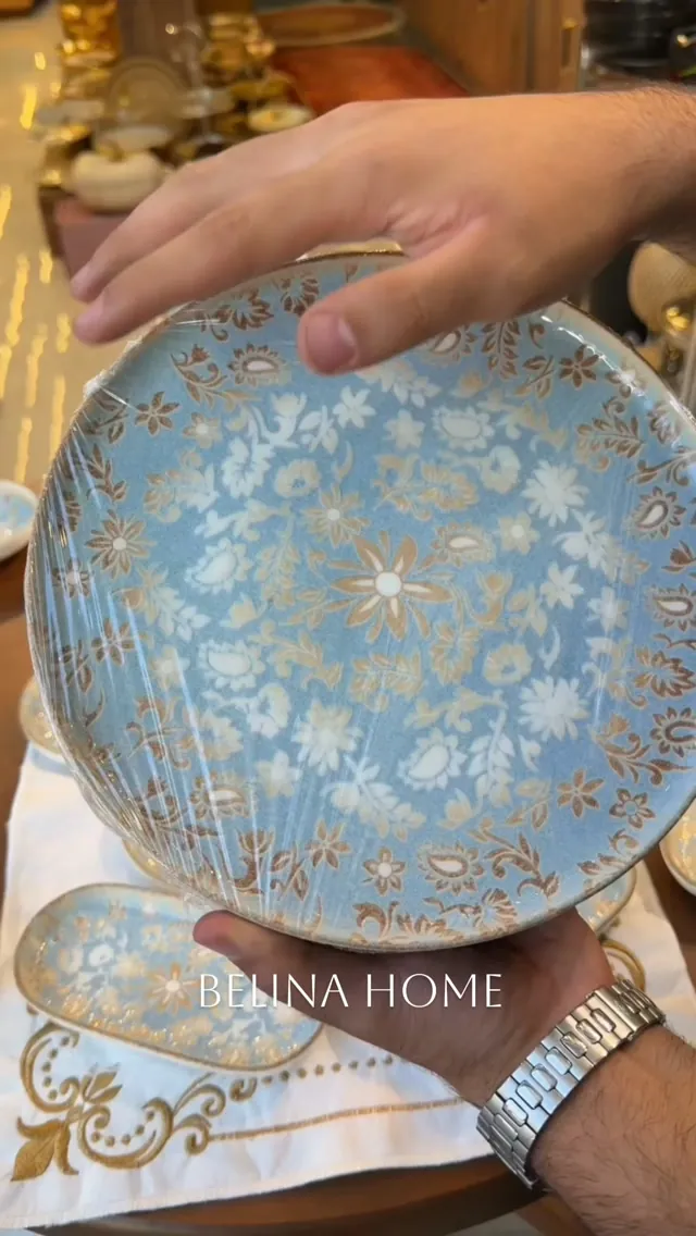 Elegant Floral Patterned Plate