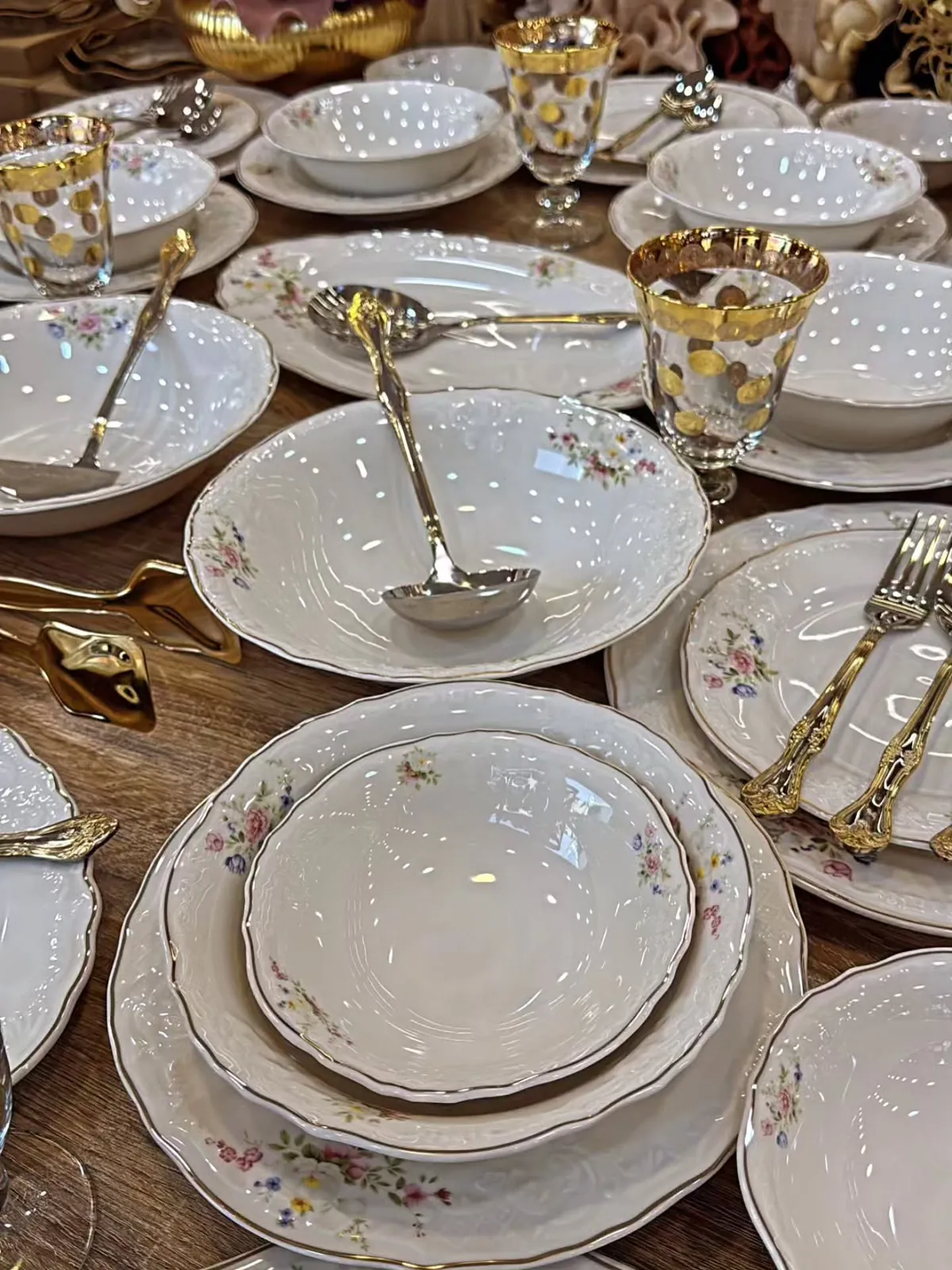 Floral Pattern Dinnerware Set