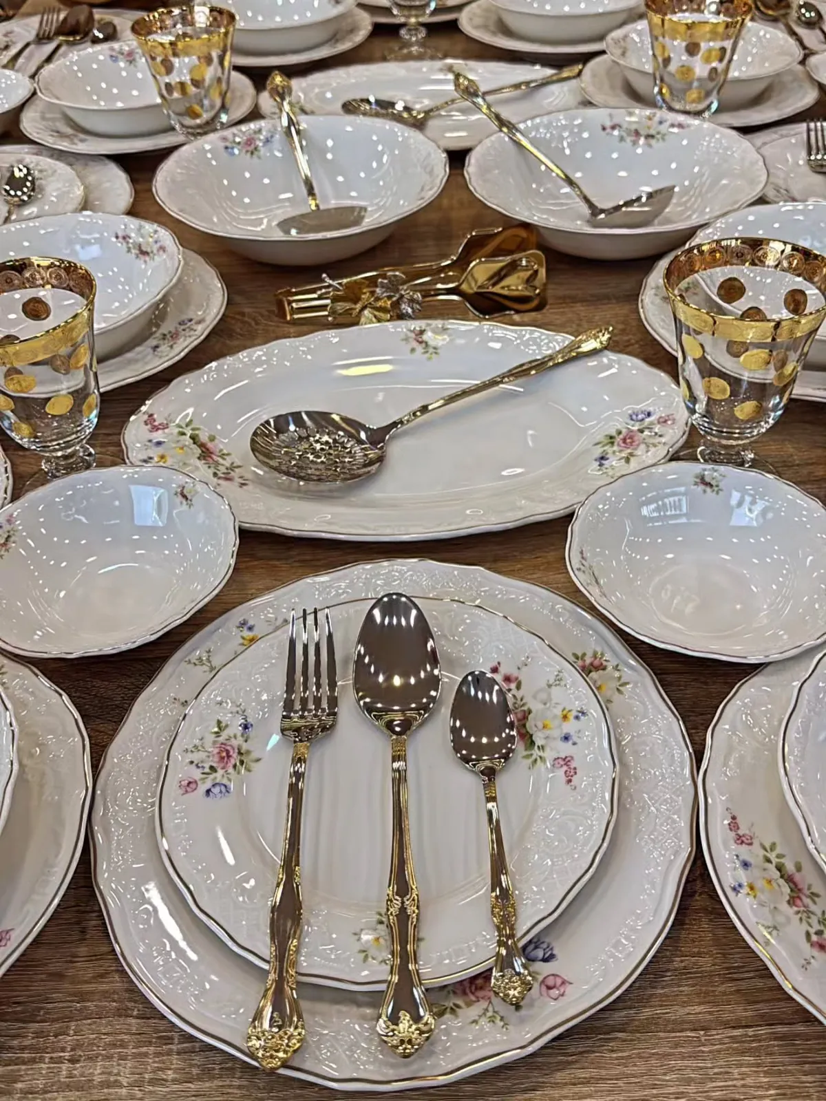 Floral Pattern Dinnerware Set