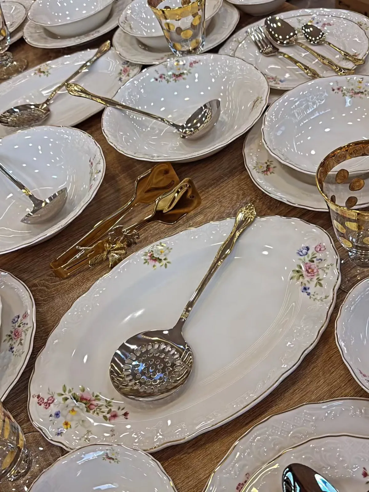 Floral Pattern Dinnerware Set