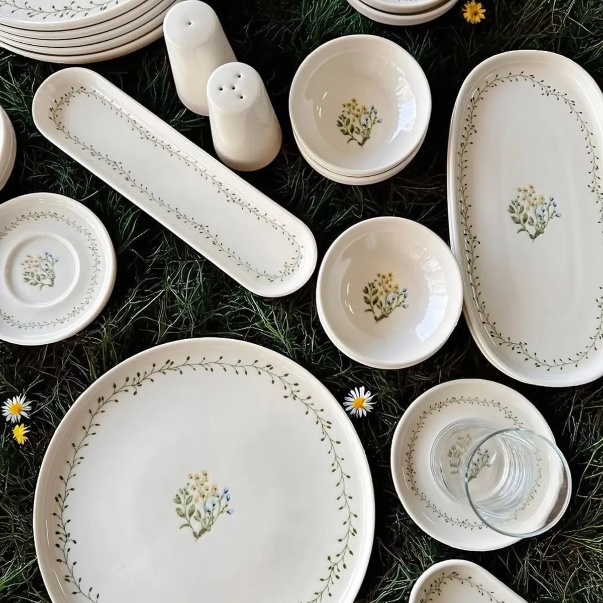 Floral Pattern Ceramic Dinnerware Set