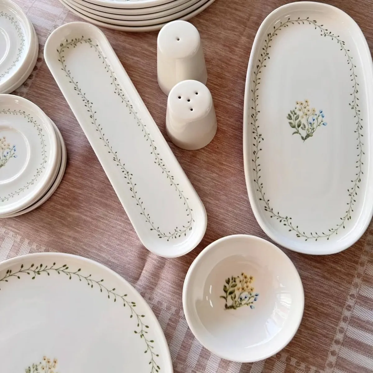 Floral Pattern Ceramic Dinnerware Set