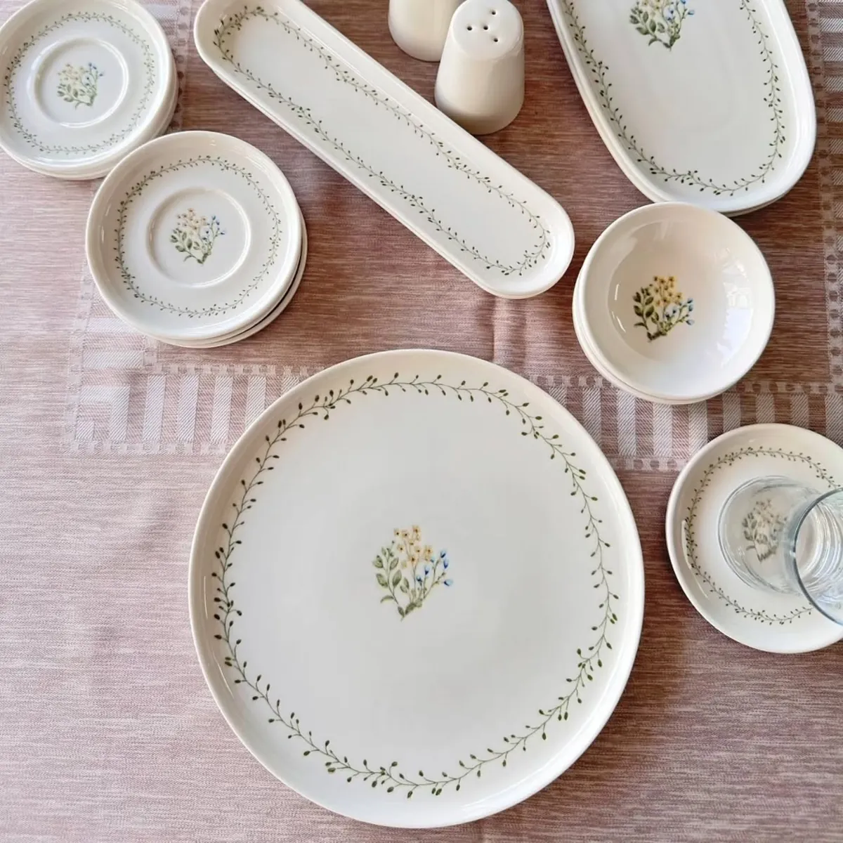 Floral Pattern Ceramic Dinnerware Set