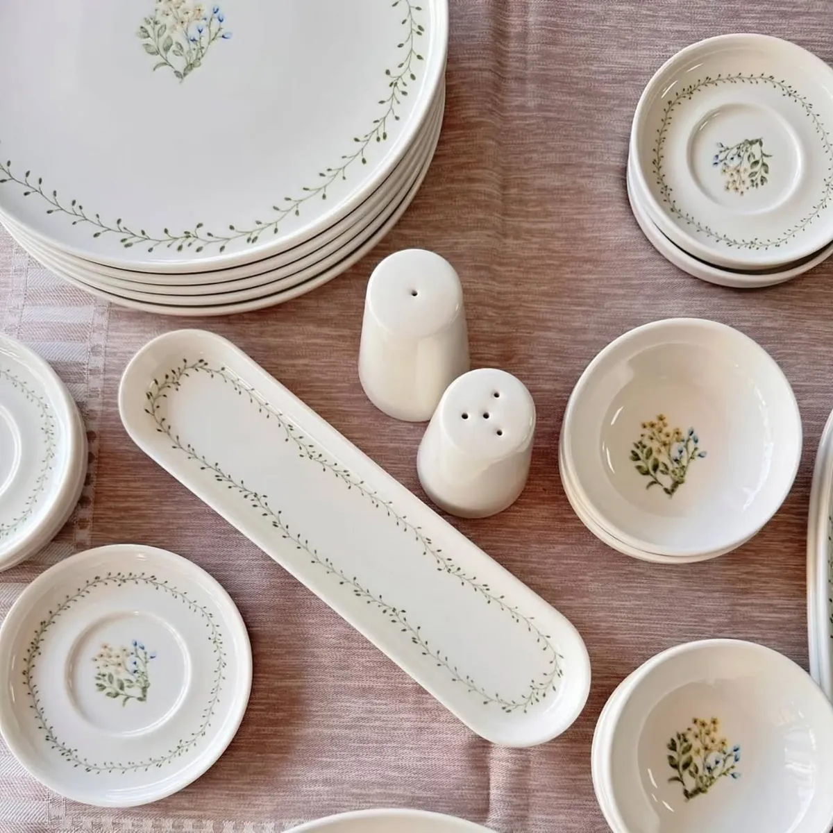 Floral Pattern Ceramic Dinnerware Set