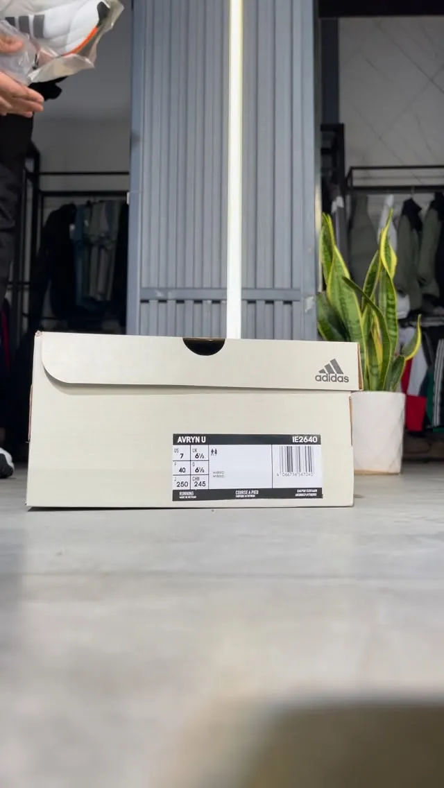 Adidas Avryn U Shoes
