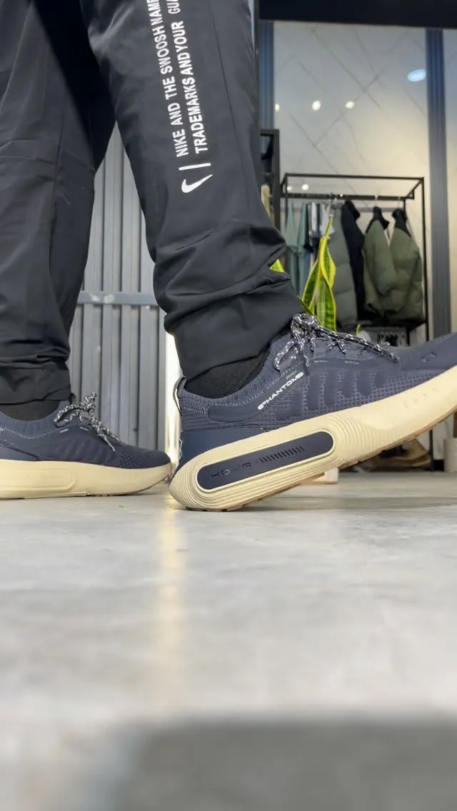 Under Armour HOVR Phantom Sneakers