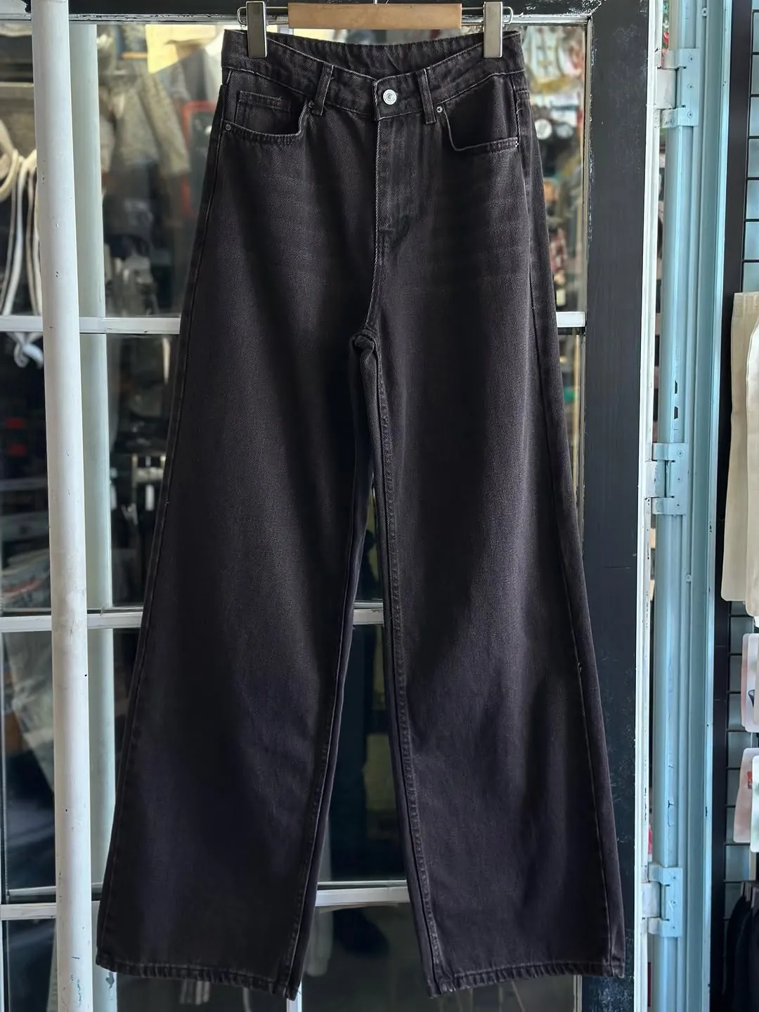 New Black Wide-Leg Jeans