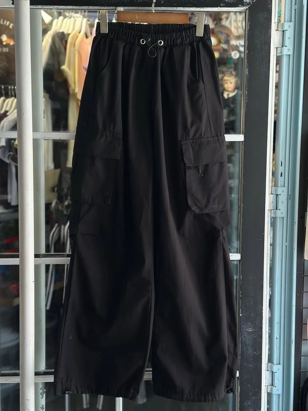 New Black Wide-Leg Cargo Pants