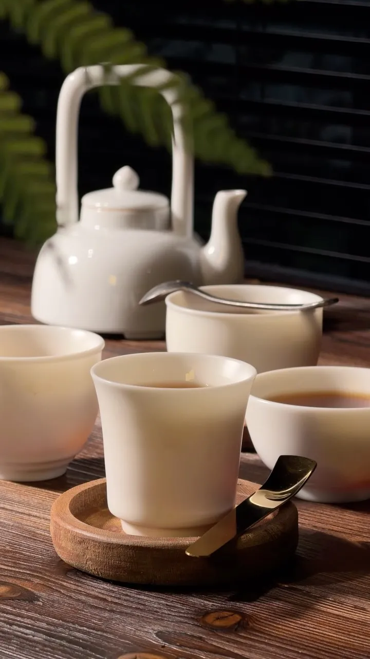 Silk Cup and Pearl Teapot