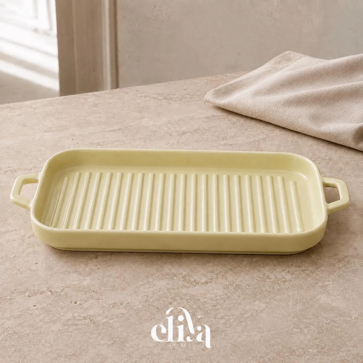 Elegant Heat-Resistant Pyrex Dish