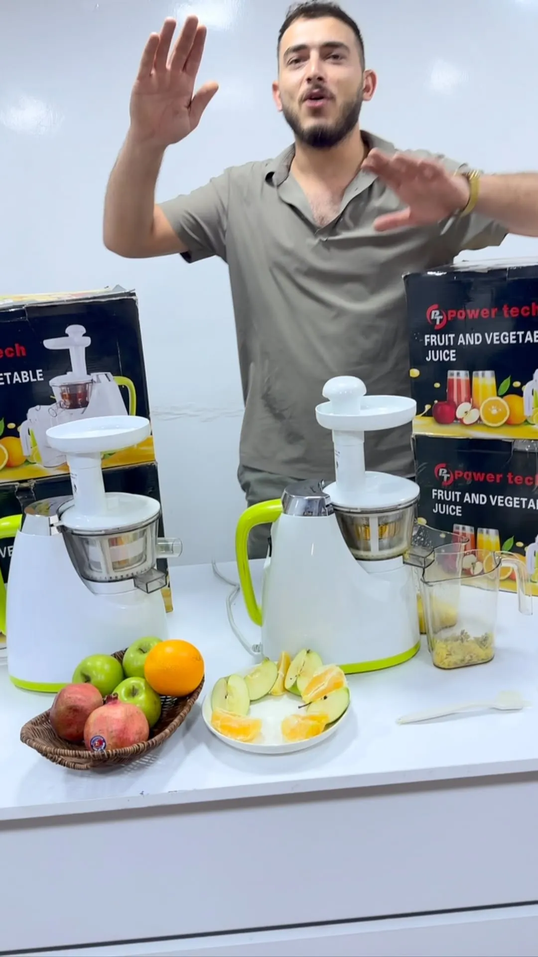 Fruit juicer for hard and soft fruits