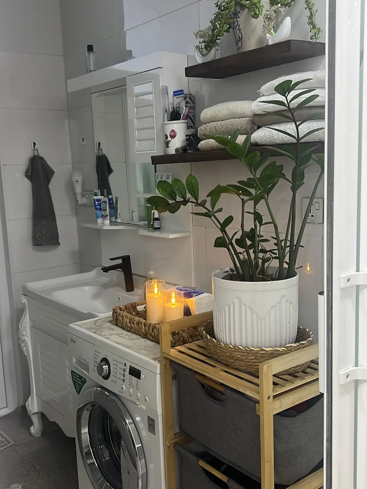 Custom Decorative Wooden Shelves