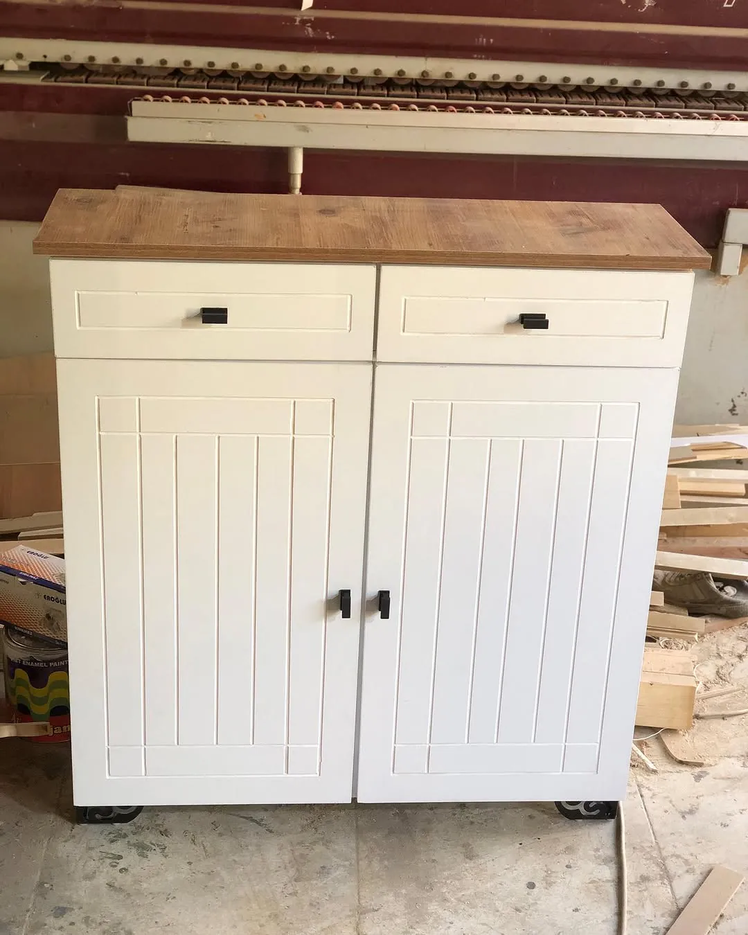 White Wooden Kitchen Cabinet with Shelving