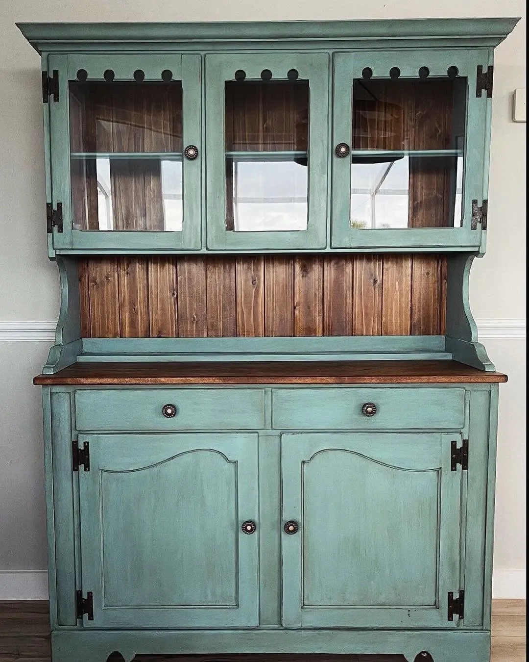 Wooden Display Cabinet with Hutch