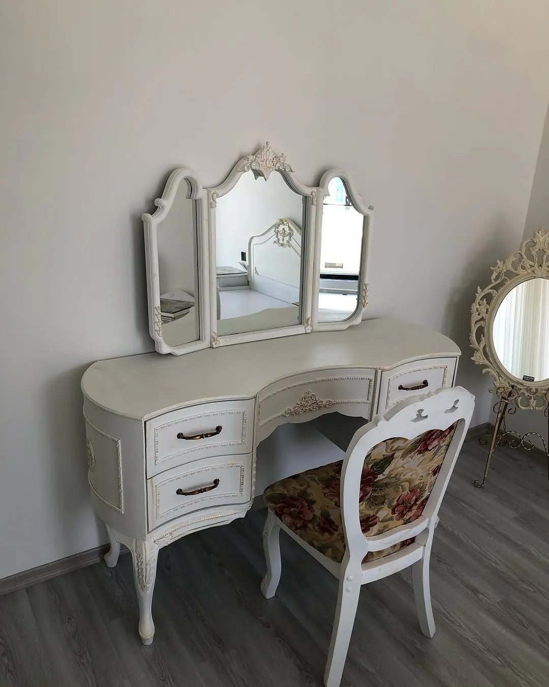 Classic White Dressing Table with Mirror and Chair
