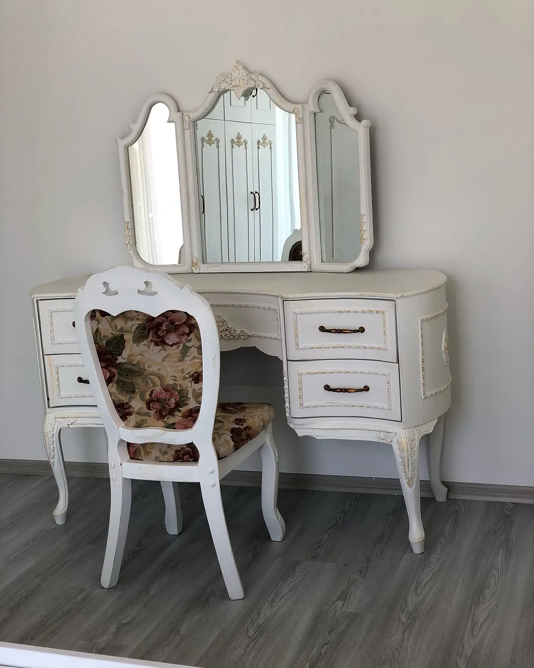 Classic White Dressing Table with Mirror and Chair