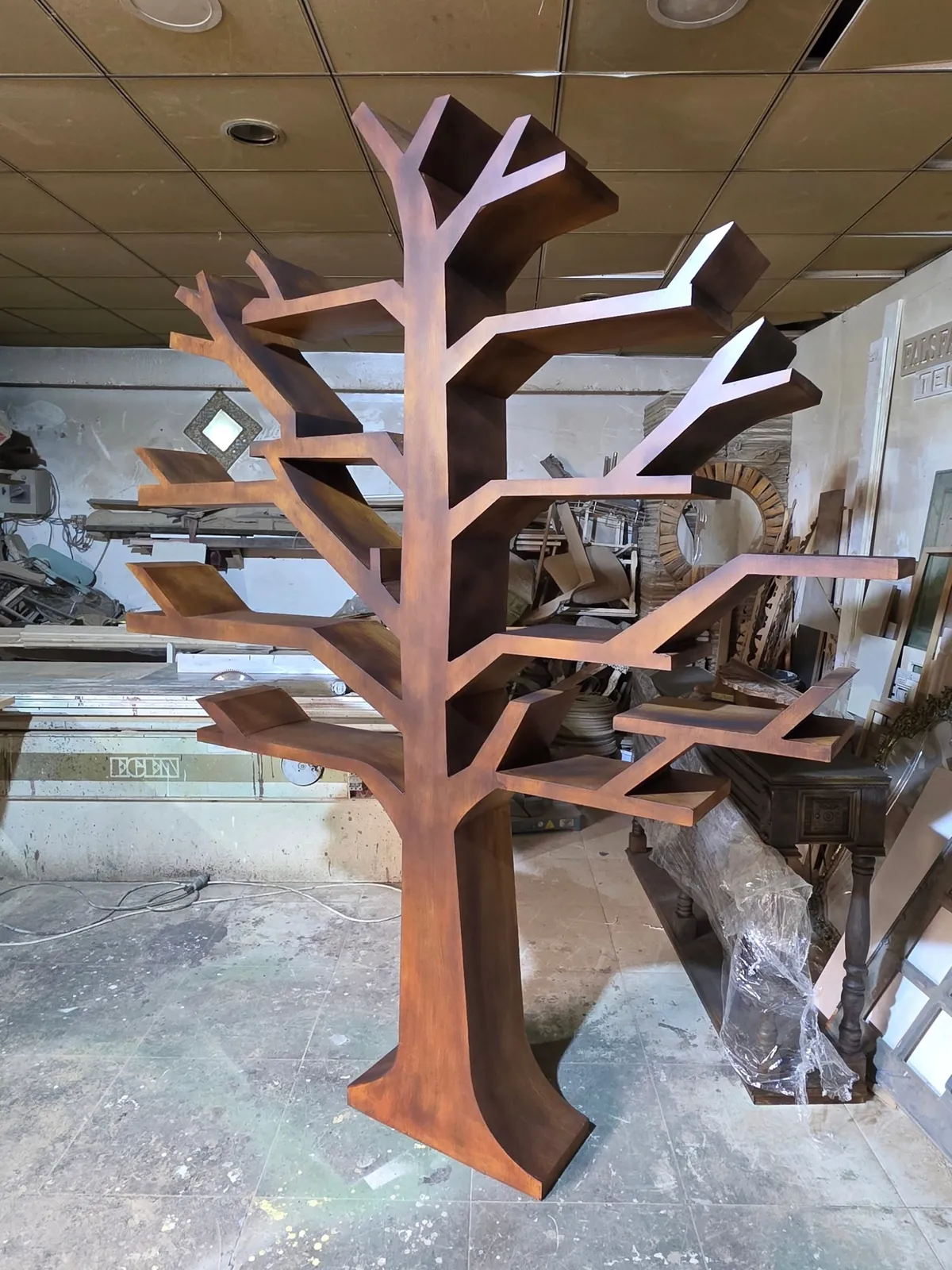 Tree-Shaped Bookshelf