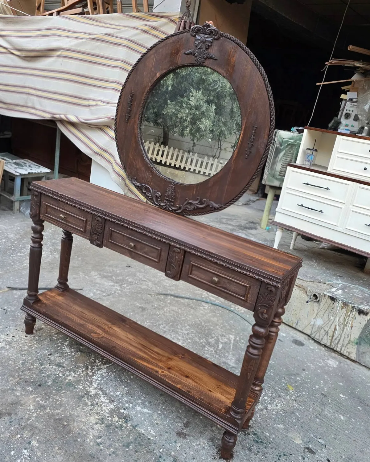 Classic Wooden Console Table with Mirror