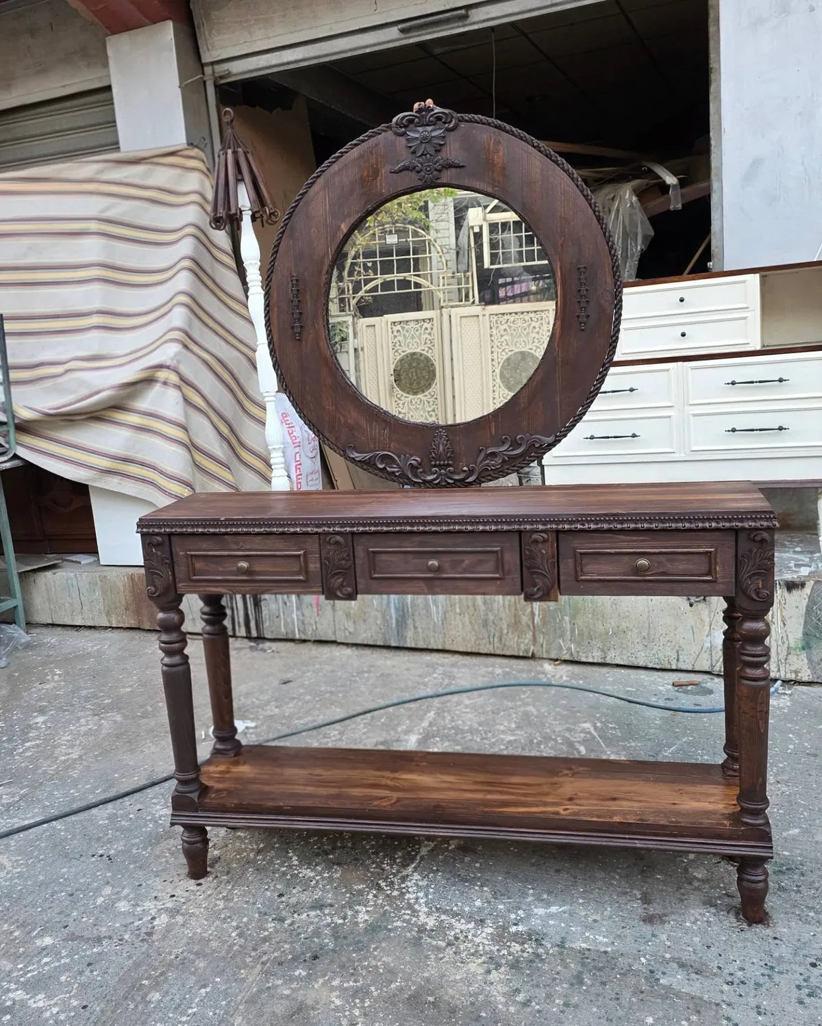 Classic Wooden Console Table with Mirror