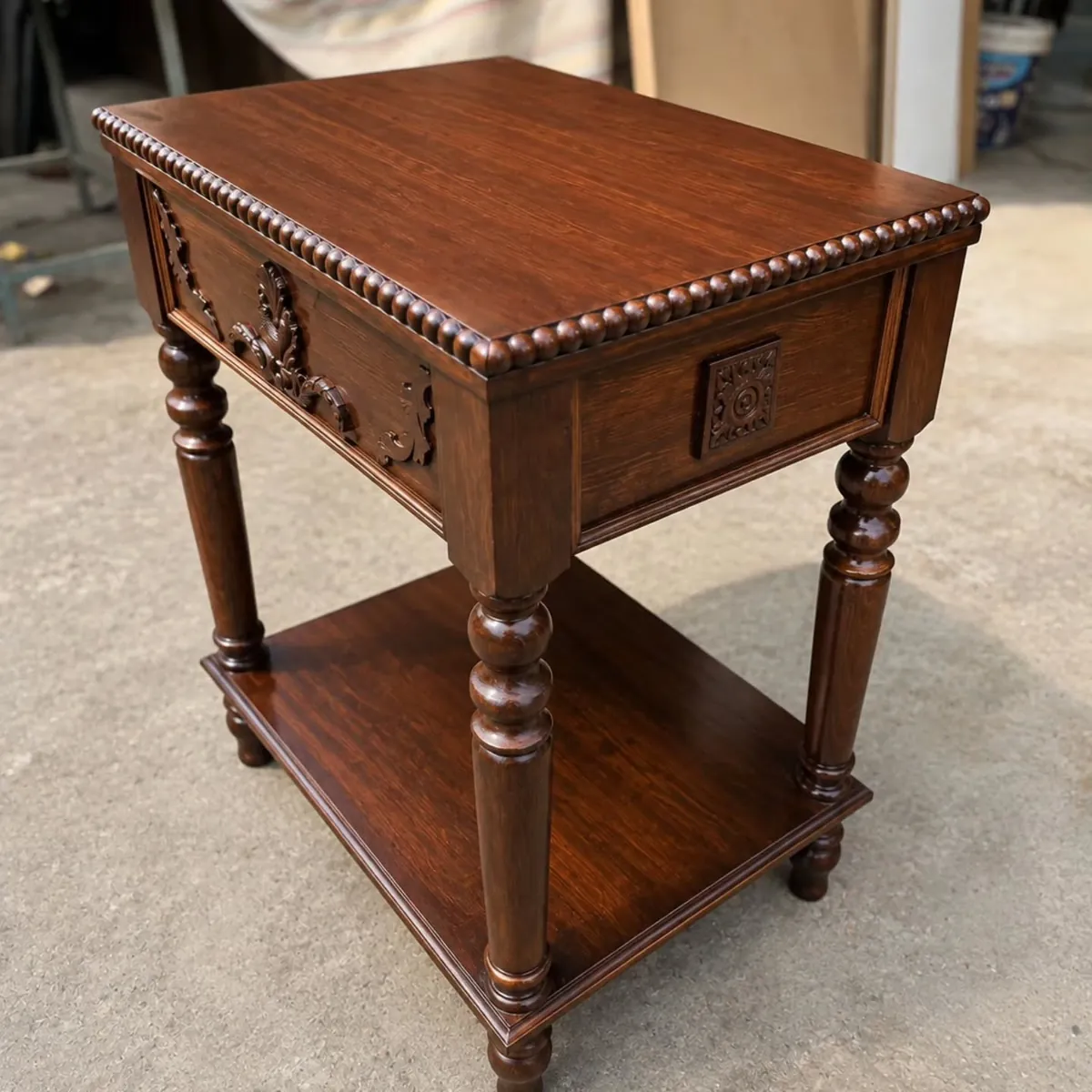 Classic Wooden Console Table with Gold Mirror