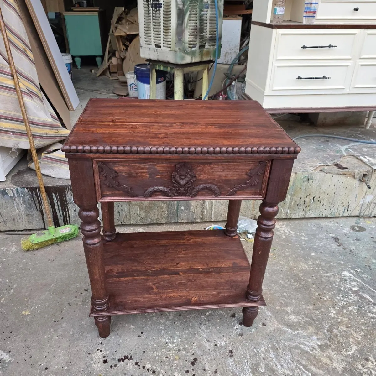 Classic Wooden Console Table with Gold Mirror