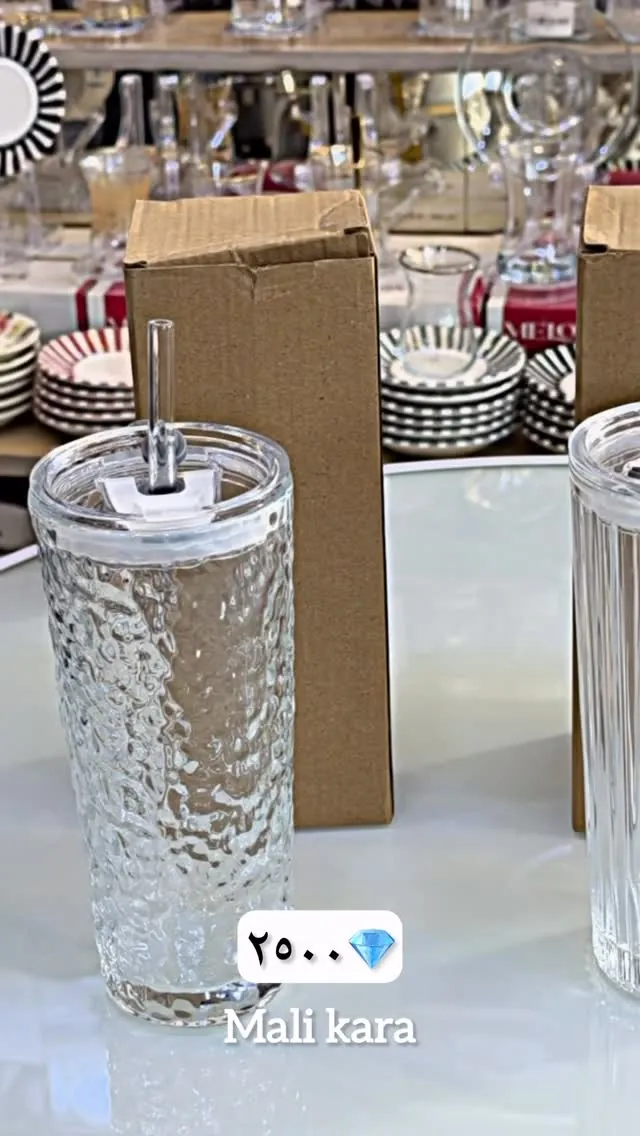 Textured Glass Tumbler with Lid and Straw