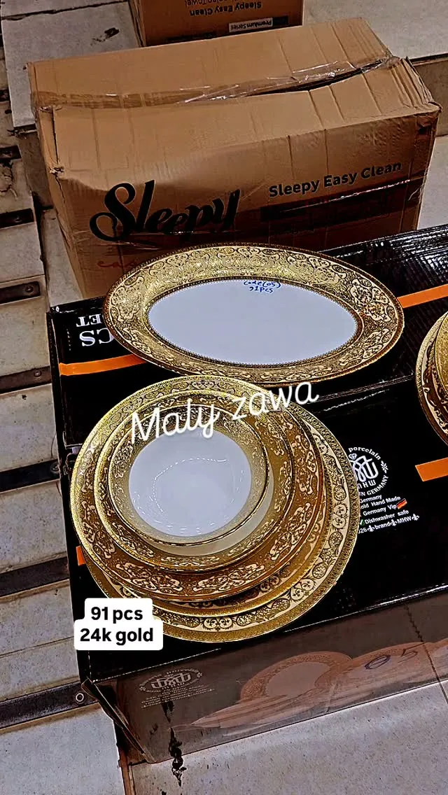 24k Gold Porcelain Dinner Set (91 pcs)